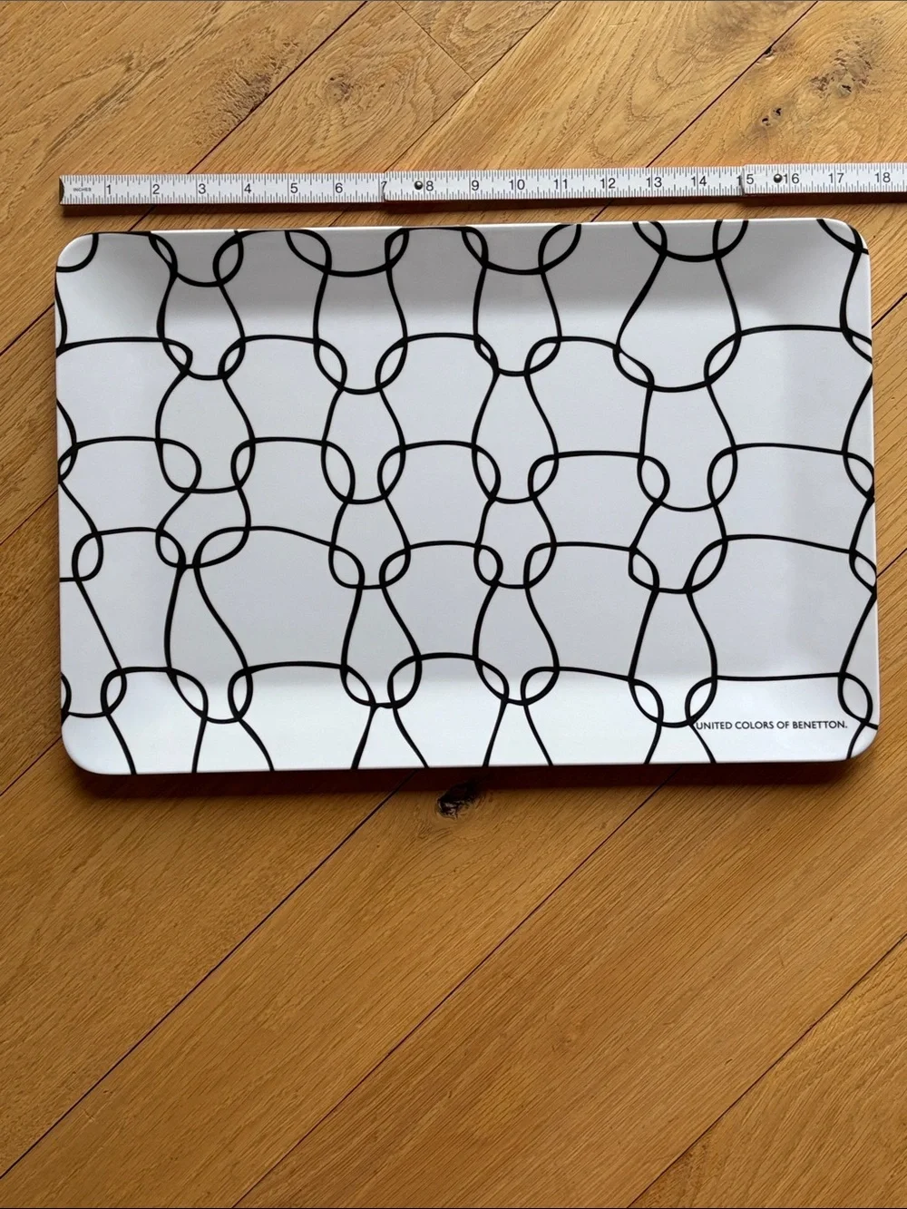 United Colors of Benetton White Tray with Black Geometric Loop Pattern